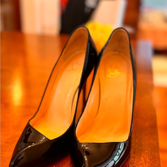 Louis Vitton shoes for sell I bought it 1100 and hoping to sell it for 600 - Picture 5 of 6